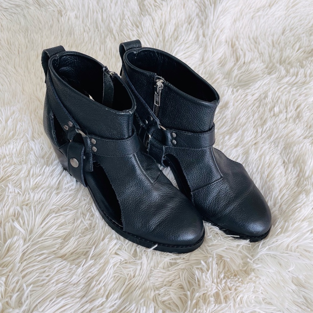Sol Sana boots